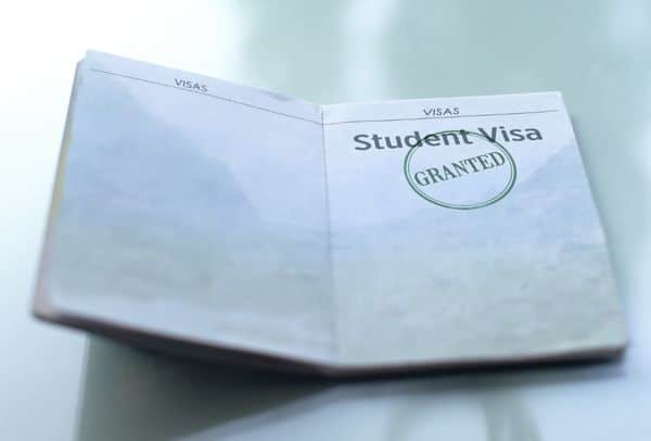 Nos Estados Unidos com visto de estudante? Inicie o planejamento tributário antes de alterar seu status